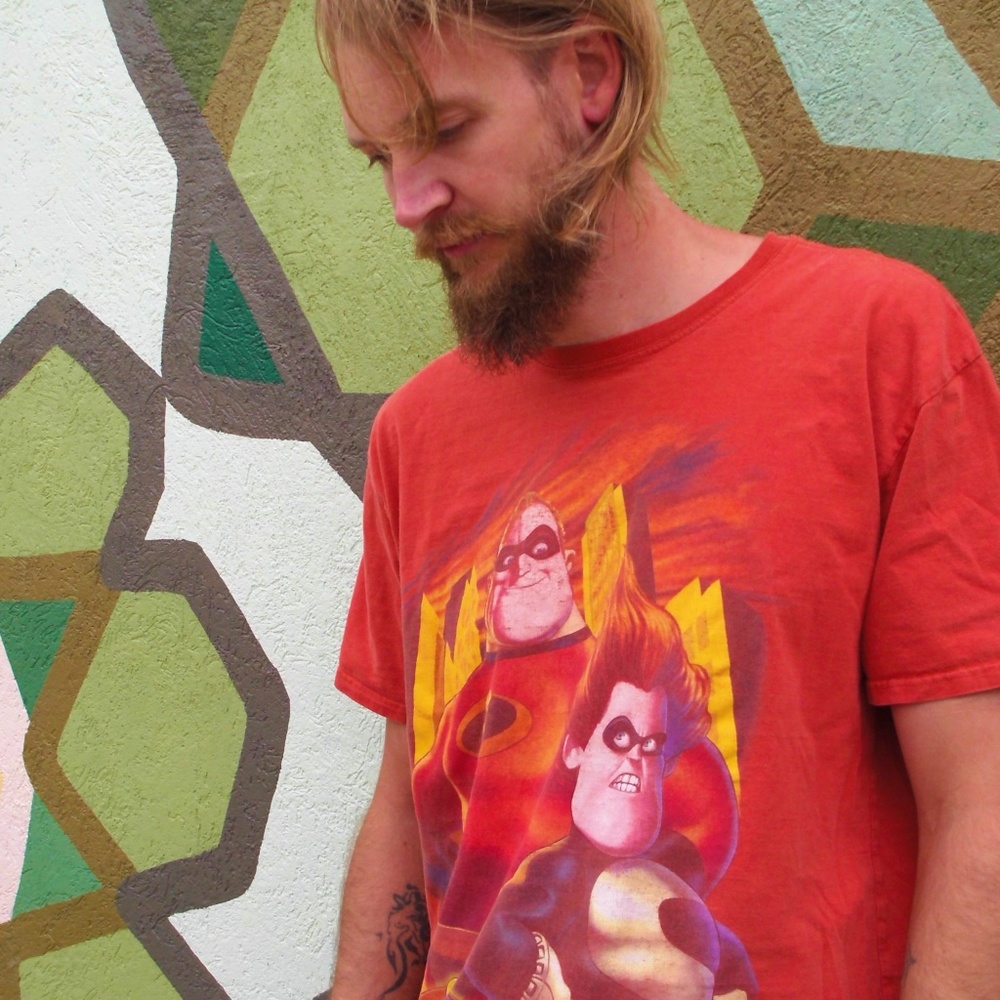 THE INCREDIBLES Disney Pizar Size 2XL T-Shirt